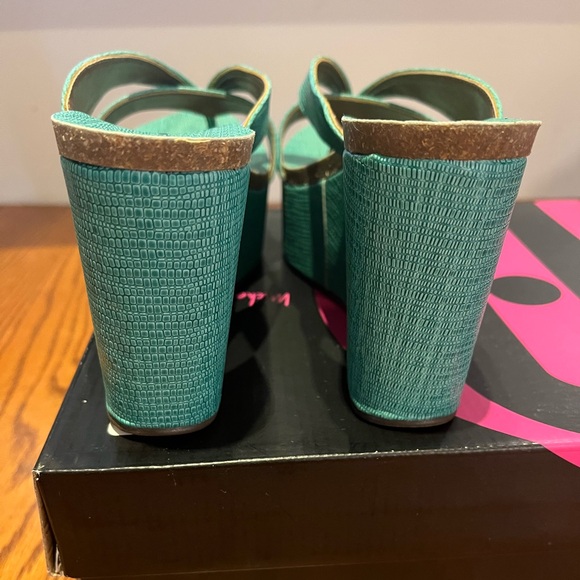 NIB Michael Antonio GRANBY Green Slip-On Platform Thong Sandals, Size 8 - Picture 4 of 5